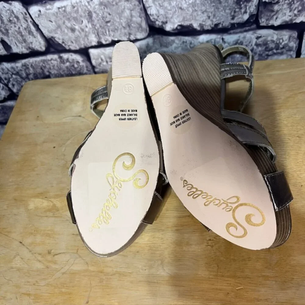 Seychelles Gold Metallic Leather Wedge Sandals Size 8.5